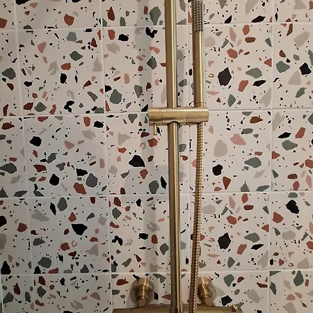 Le By Sch * לה האברה